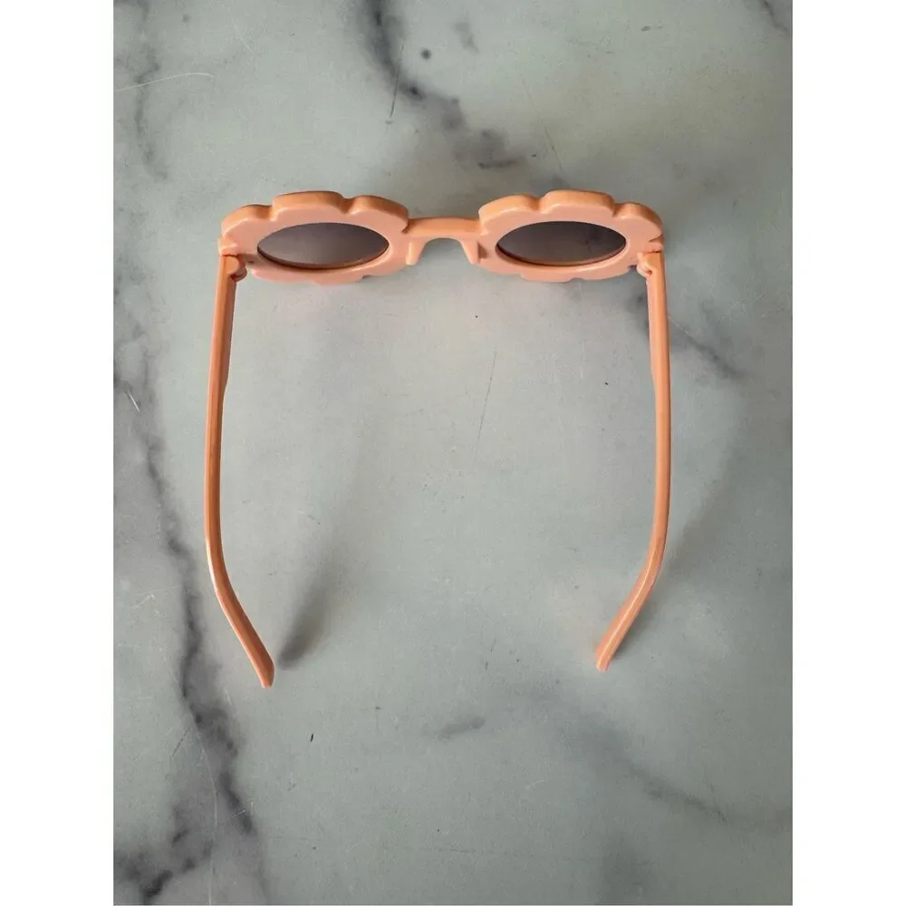 Lacey Lane coral sunnies flower shaped sunglasses girls 2-5 year summertime 70s